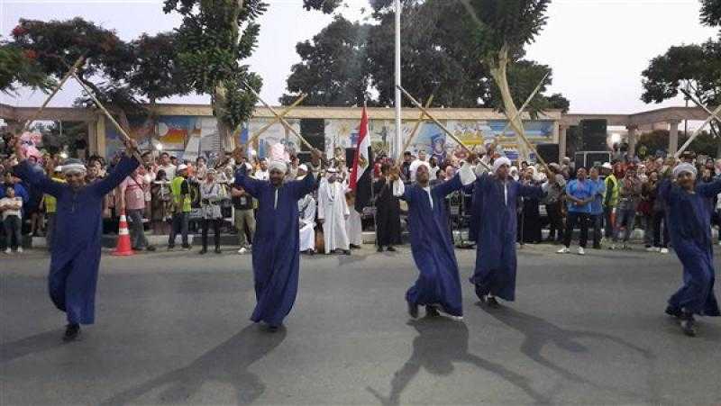 فرق عربية وأجنبية تشارك بديفيلية مهرجان الإسماعيلية للفنون الشعبية 25
