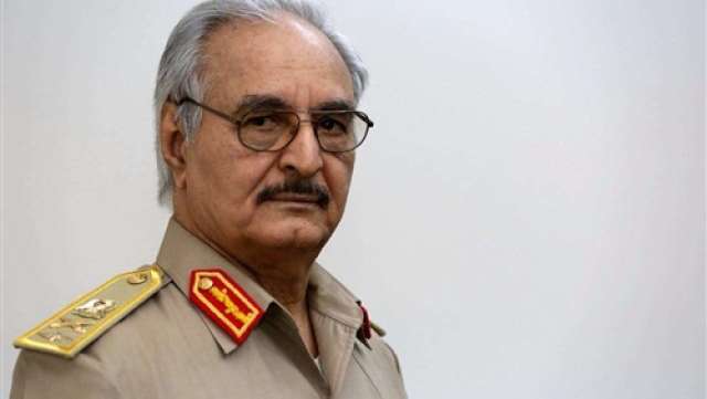  القائد العسكري خليفة حفتر ورئيس حكومة ليبيا 