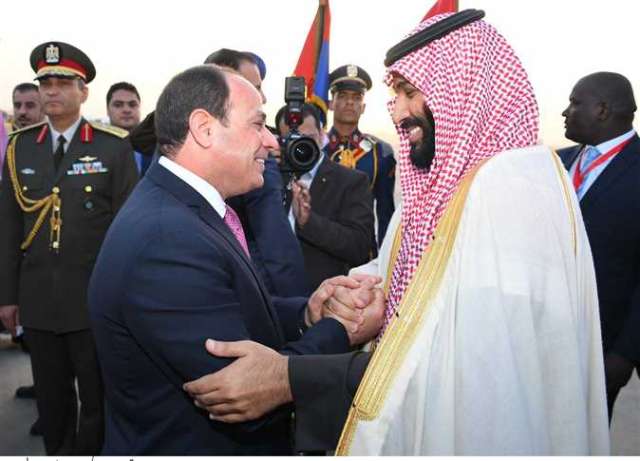 الرئيس السيسي يستقبل ولي العهد السعودي الأمير محمد بن سلمان بمطار القاهرة