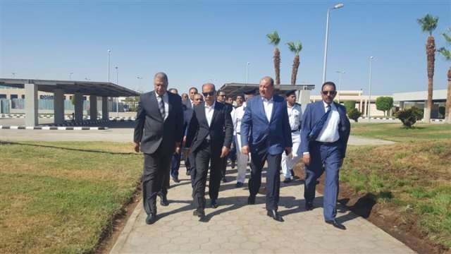 وزير الطيران يتفقد مطار الأقصر لمتابعة استعدادات سفر الحجاج