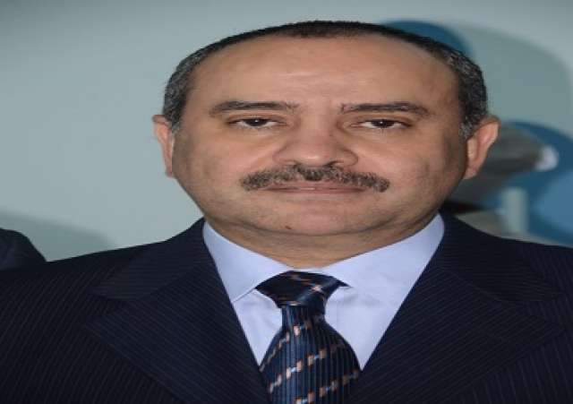 الطيار محمد منار وزير الطيران المدنى