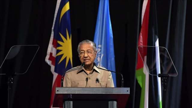 رئيس الوزراء الماليزي المؤقت مهاتير محمد