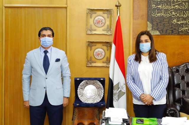 محافظ دمياط ورئيس اتحاد الميني فوتبول