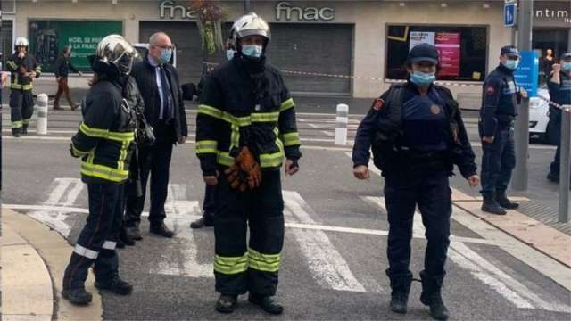 الشرطة الفرنسية تفرض طوقا أمنيا في محيط كنيسة نوتردام