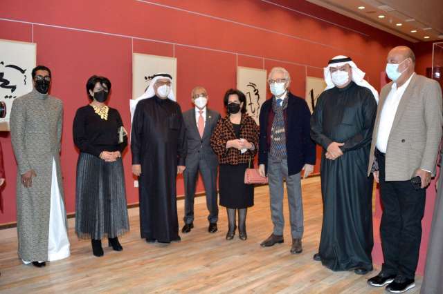 افتتاح معرض فاروق حسني بحضور كثيف من شيوخ ووزراء ودبلوماسيين وفنانين ومثقفين وإعلاميين بمملكة البحرين