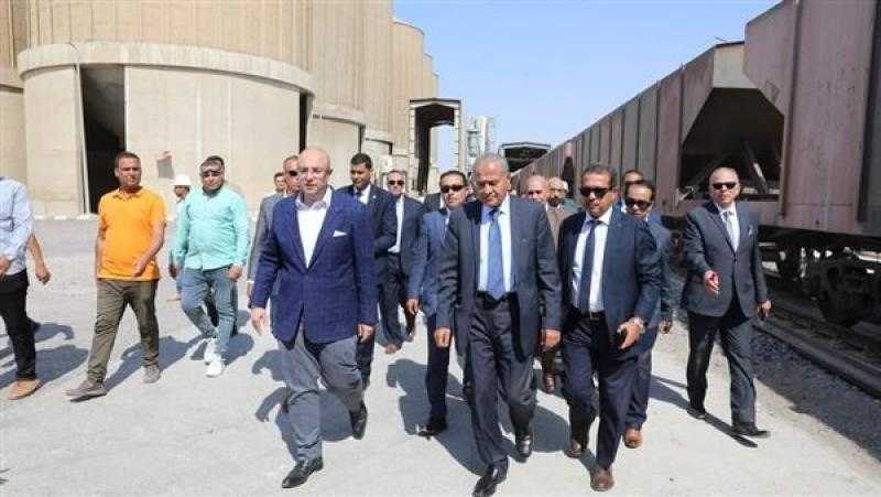 وزير التموين ومحافظ بني سويف يتفقدان صوامع كوم أبوراضي بالواسطى