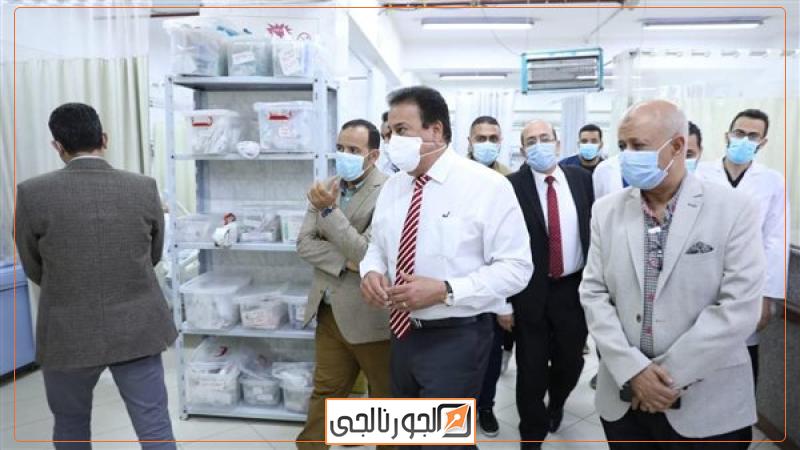 أخبار جانب من جولة وزير الصحة