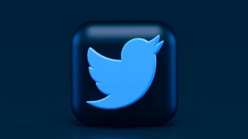 عشرات الموظفين في تويتر يعلنون طردهم من الشركة عبر حساباتهم في المنصة