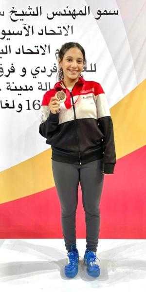 جنى البكري الطالبة بجامعة مصر للمعلوماتية تحصد الميدالية الذهبية و”البرونزية” في البطولة العربية للسلاح بـ”البحرين”