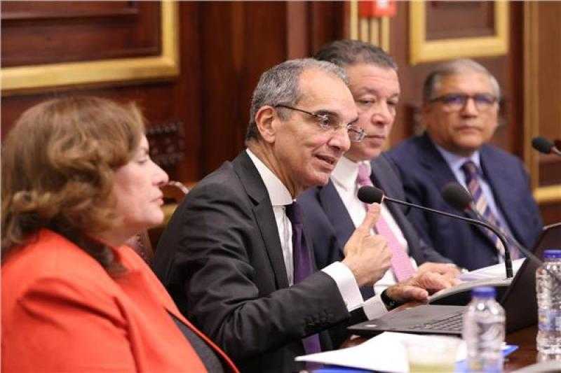 وزير الاتصالات: تطبيق إلكتروني يوفر للمصريين بالخارج الخدمات الحكومية