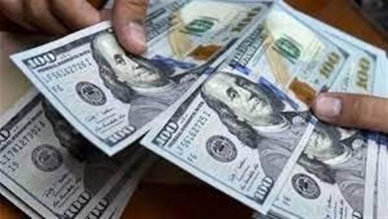 الدولار يشهد استقرارا في البنوك بنهاية تعاملات اليوم