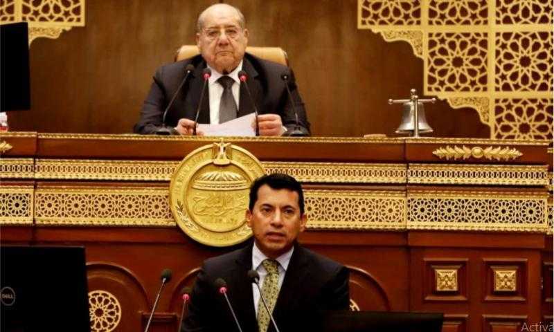 الدكتور أشرف صبحي ينفى أمام الشيوخ تفرغ الوزارة لكرة القدم