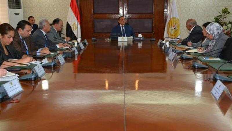 وزير التنمية المحلية يبحث مع مدير برنامج الأغذية العالمي بالقاهرة التعاون المشترك