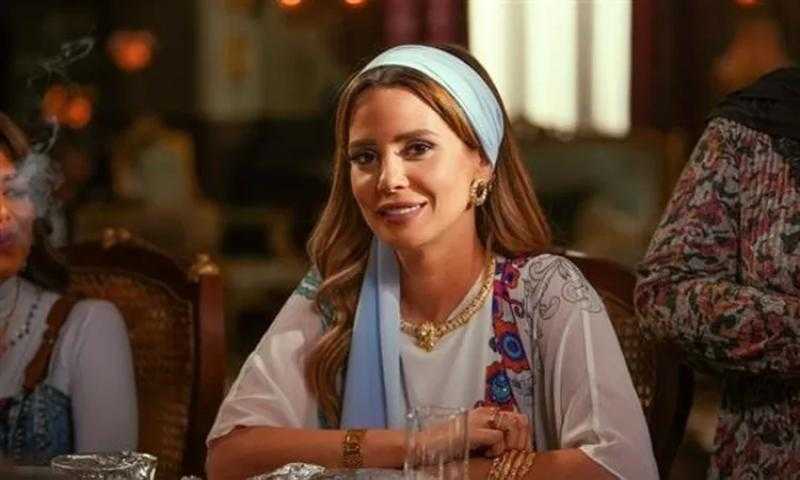 رعب وصراخ إيمان العاصي في مقلب رامز جلال بسبب اقتحام الثور للمطعم