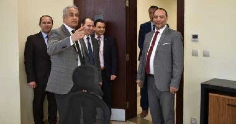 وزير القوى العاملة يباشر عمله من مقر العاصمة الإدارية ..ويتابع ”الانتقال التدريجى”.. صور