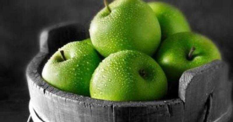 تناول التفاح والكوسة والمشمش يساعد فى تقليل الإصابة بالوذمة