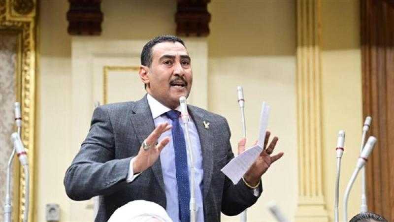 طلب إحاطة بالبرلمان بشأن الخبز المخلوط بالحصي والرمال في قنا