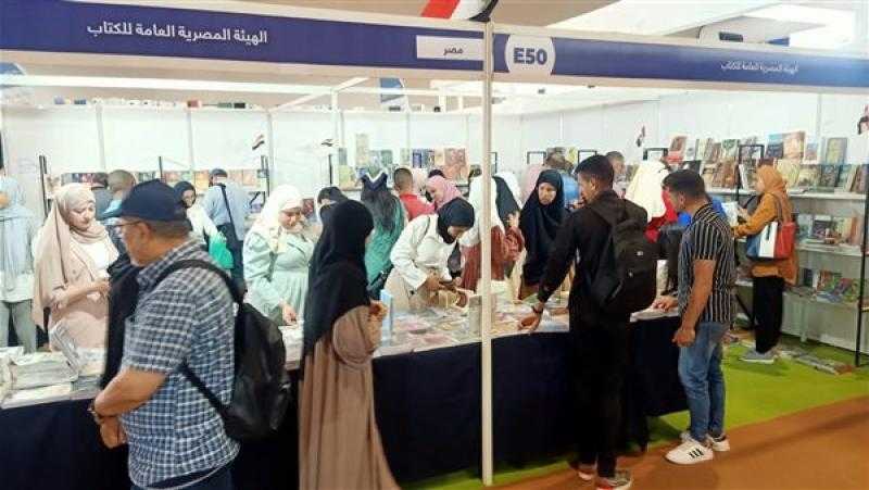 إقبال كبير على جناح هيئة الكتاب في معرض الرباط (صور)