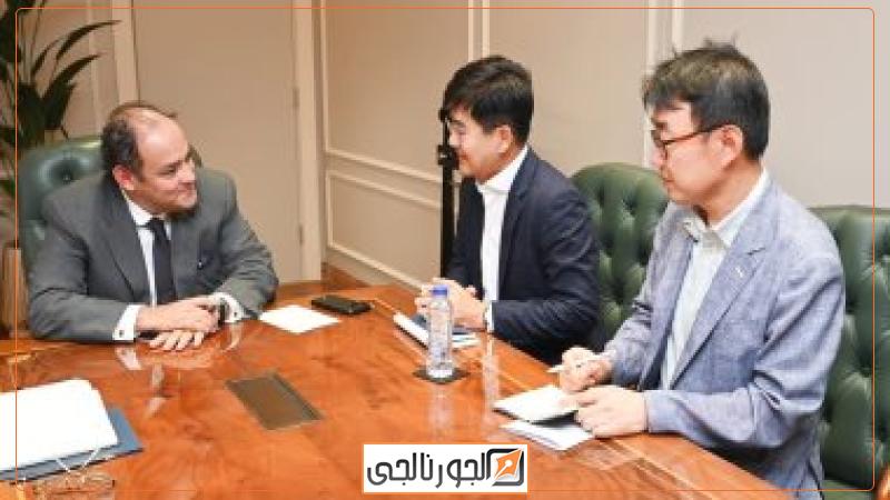 وزير الصناعة مع شركة سامسونج