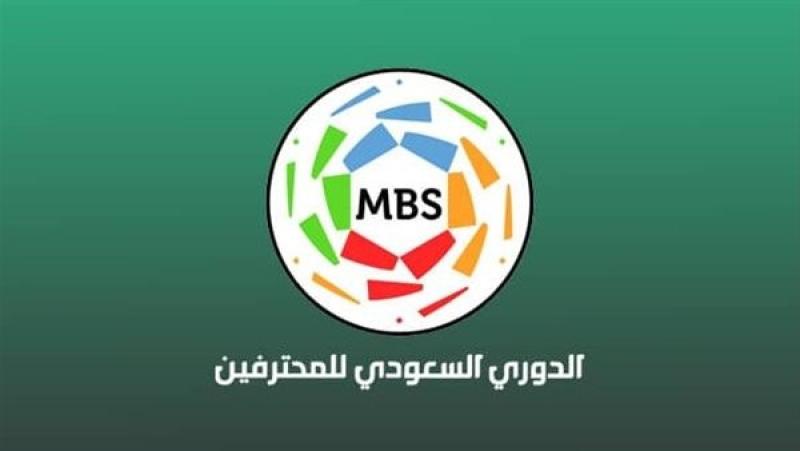 على غرار التعاقد مع نجوم العالم، الدوري السعودي يستقطب حكام الدوري الإنجليزي