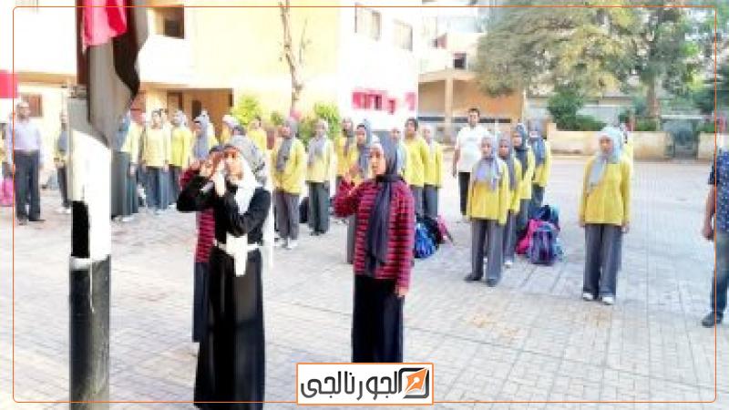 طلاب المدارس يرتدون وشاح فلسطين