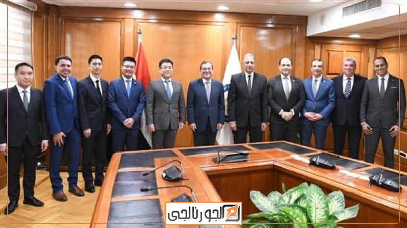 الملا خلال استقباله مسئولي هواي العالمية، فيتو