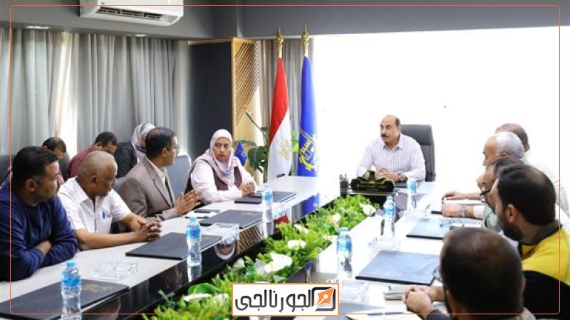 اجتماع محافظ أسوان