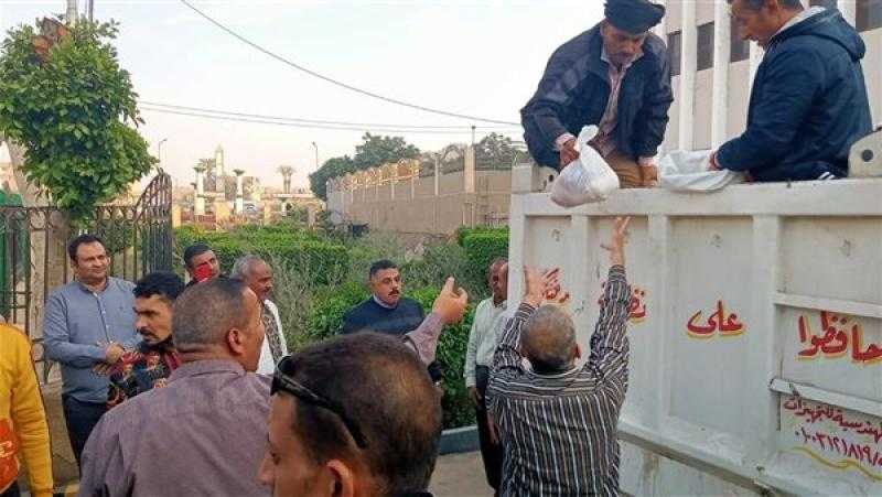 توزيع شنط سلع غذائية مدعمة بقرى المنيا
