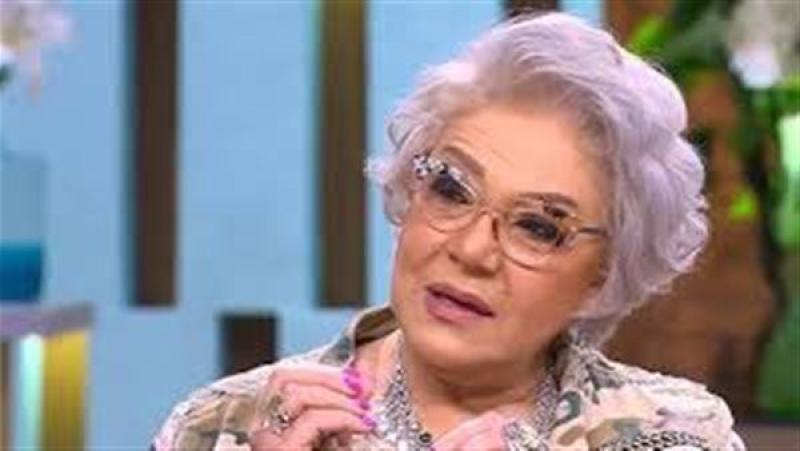 أشرف زكي ونيرمين الفقي أول الحاضرين في جنازة ناهد فريد شوقي