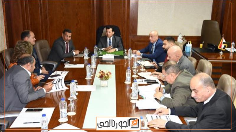 أشرف صبحي يبحث مع أعضاء مجلس النواب،فيتو