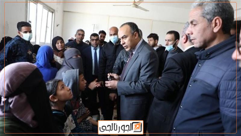 نائب محافظ المنيا يتابع المصابين بالتسمم بمركز العدوة