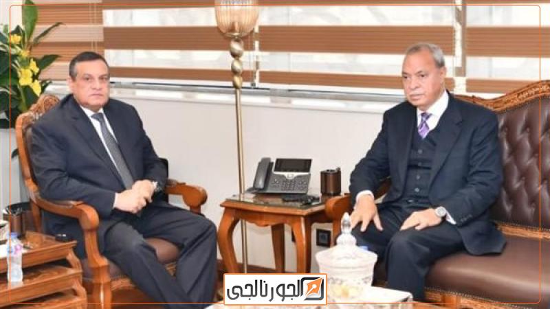 وزير التنمية المحلية خلال المتابعة