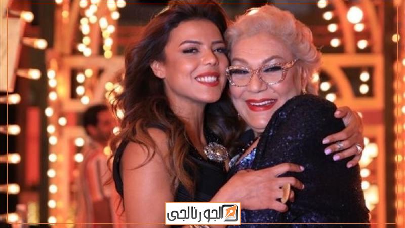ناهد السباعي برفقة والدتها