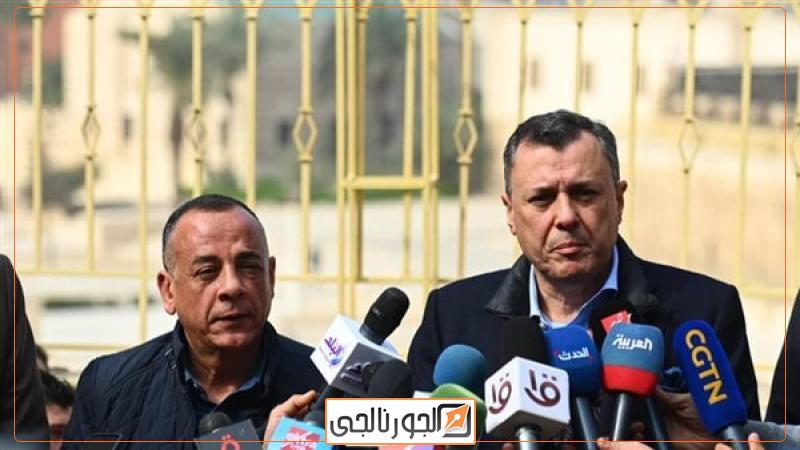 أحمد عيسي وزير السياحة والآثار