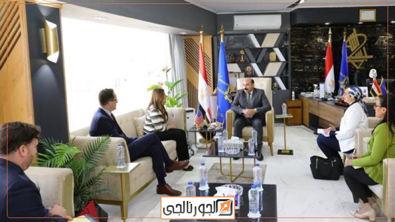 السفيرة الأمريكية مع محافظ أسوان
