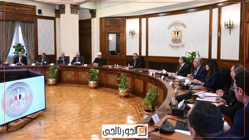 رئيس مجلس الوزراء خلال الاجتماع