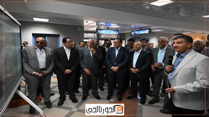 جانب من جولة رئيس مجلس الوزراء، ومرافقوه
