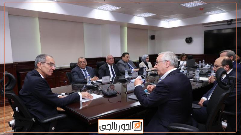 وزيرا الاتصالات والتعليم