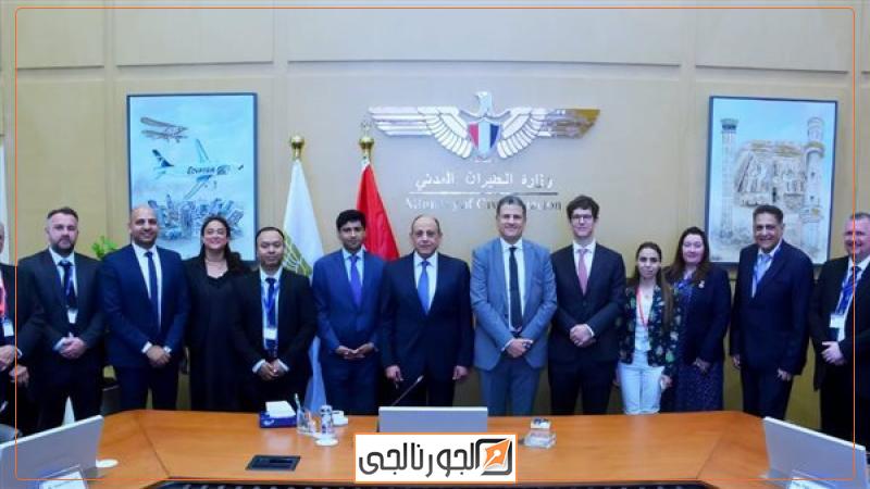 الفريق محمد عباس حلمي وزير الطيران المدني