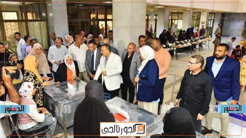 تسليم مشاريع للأسر الأولي بالرعاية