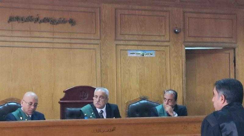 بعد رفضها تنفيذ طلباته ..محامي سفاح التجمع يطالب برد هيئة المحكمة