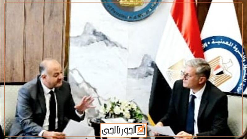 وزير البترول خلال اللقاء