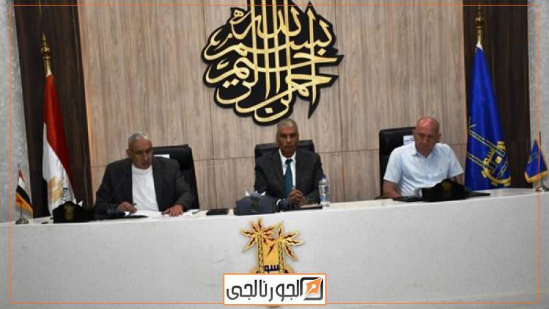 اجتماع محافظ أسوان