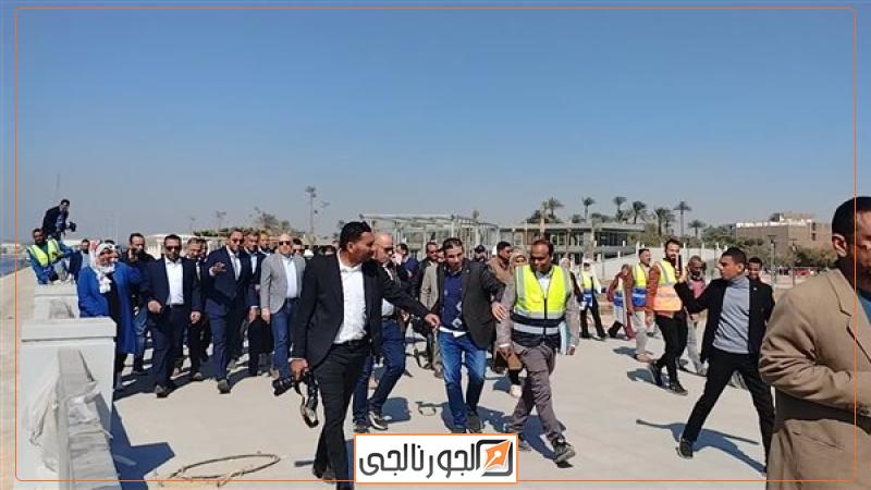 وزير الري يتفقد أعمال تطوير كورنيش النيل بقنا