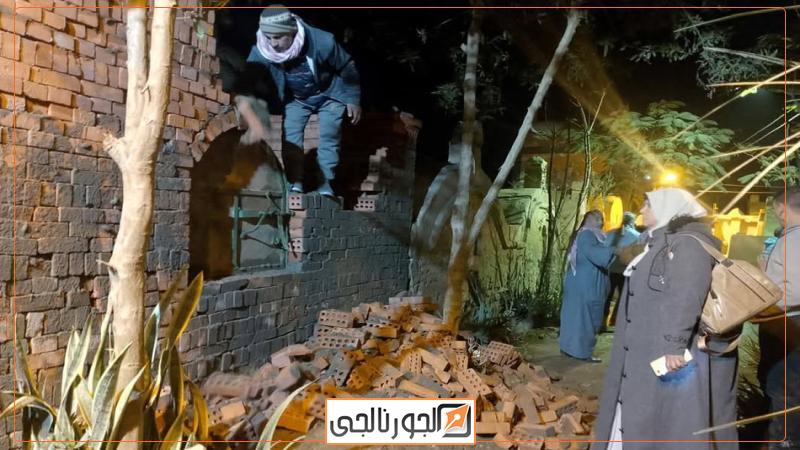 إزالة محاولة بناء مخالفة لمقبرتين بكمشيش
