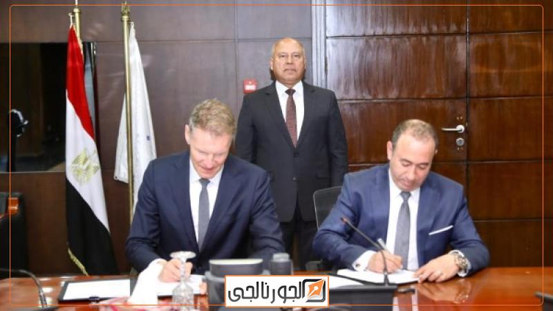 خلال التوقيع