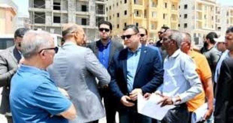 وزير الإسكان يتفقد المحاور والطرق الرئيسية بالعاصمة الإدارية والقاهرة الجديدة