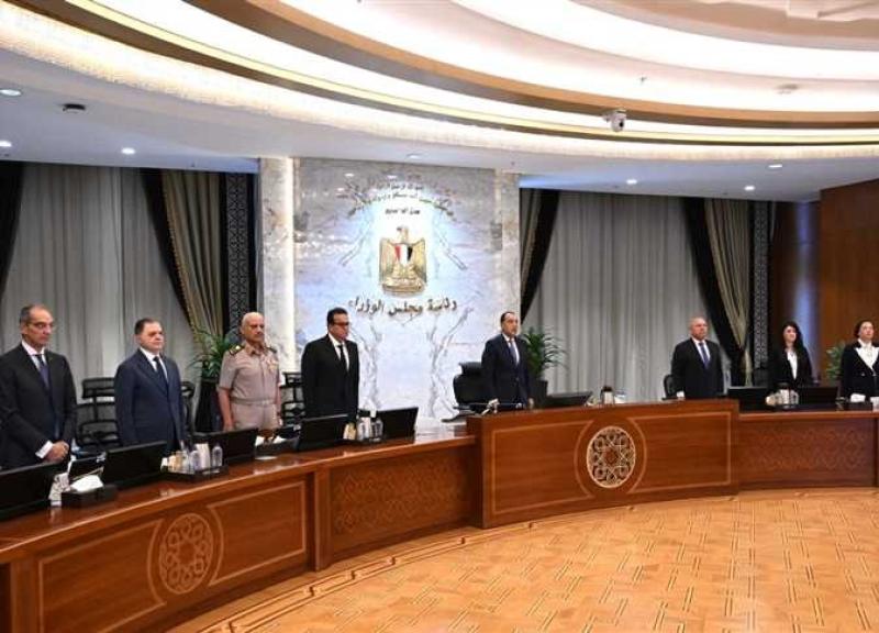 مجلس الوزراء يقف ”دقيقة حداد” على أرواح شهداء الدائري الإقليمي وسنترال رمسيس