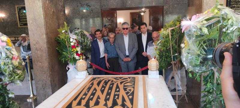 بالصور..عبد الحكيم جمال عبد الناصر يحيى ثورة 23 يوليو بقراءة الفاتحة لوالده