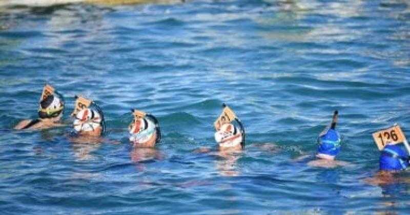 انطلاق منافسات بطولة العالم للسباحة بالزعانف في المياه المفتوحة بالعلمين